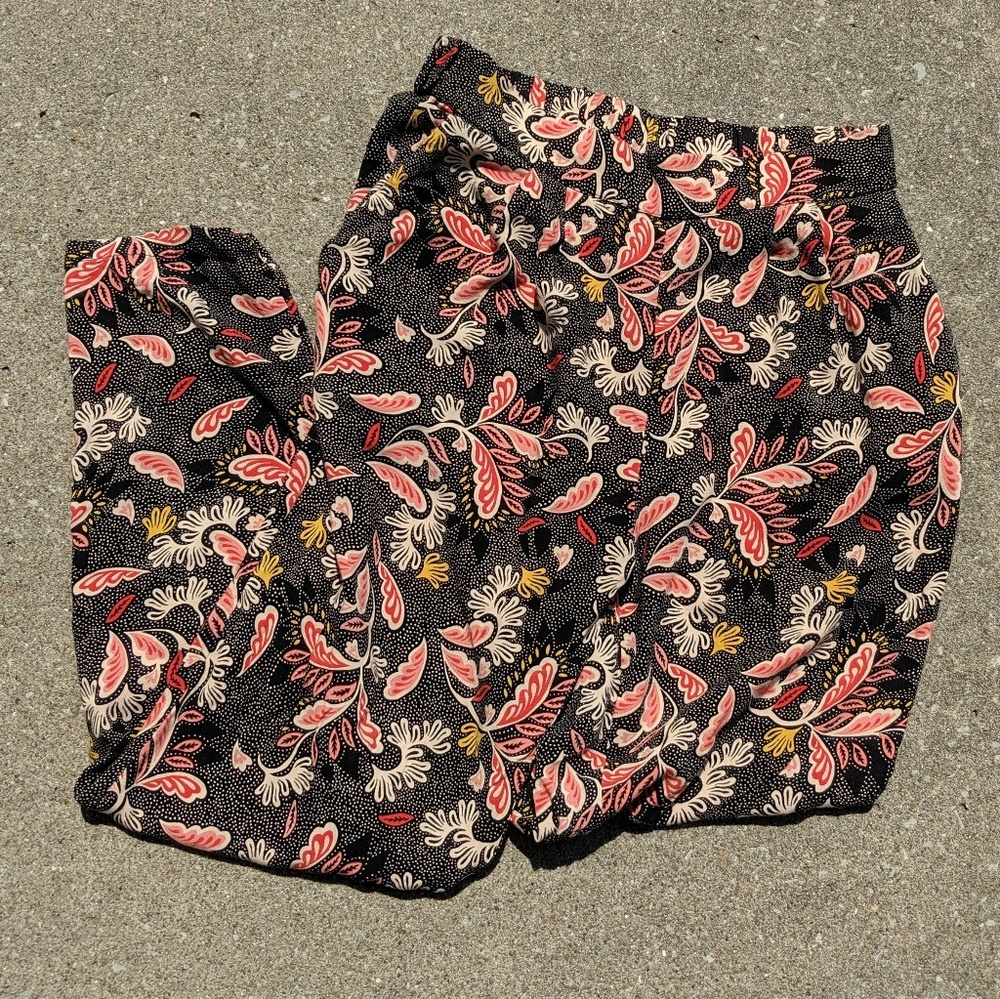 H&M soft flowy pattern pants size 6